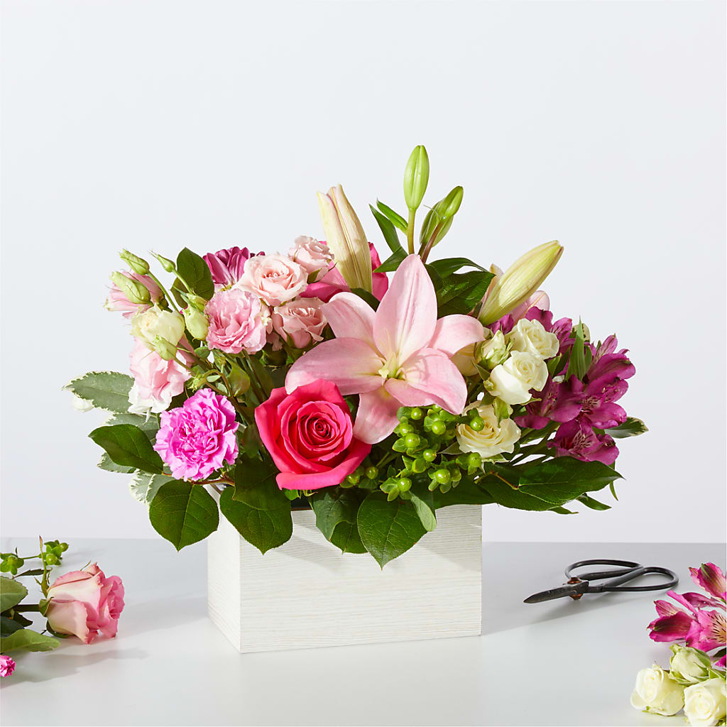 Sweetberry Box – A Florist Original – Rustic Daisy Floral, Pahrump NV