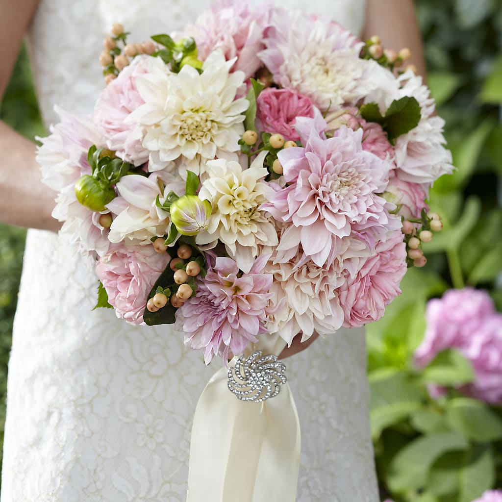 Heart's Promise Bouquet – Rustic Daisy Floral, Pahrump NV